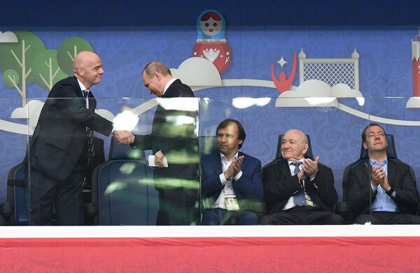 Президент ФИФА Джанни Инфантино и президент РФ Владимир Путин (первый и второй слева)