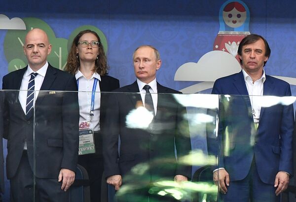 Джанни Инфантино, Владимир Путин и Александр Бородюк (слева направо)