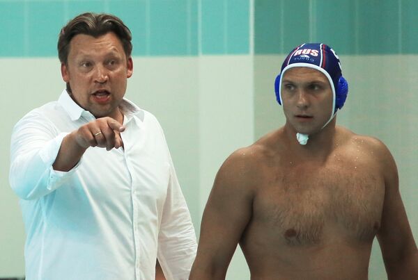 Сергей Евстигнеев (слева)