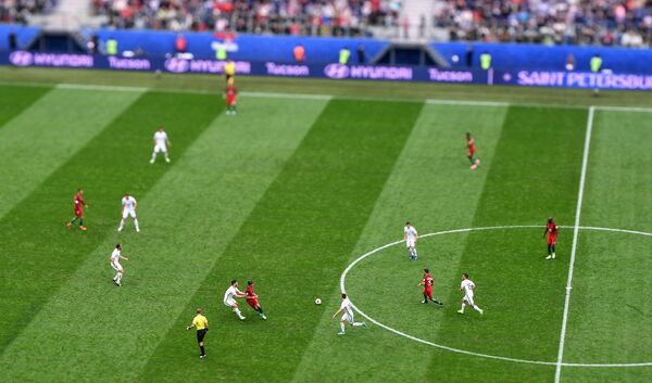 Игровой момент матча Кубка конфедераций-2017 между сборными Португалии и Новой Зеландии