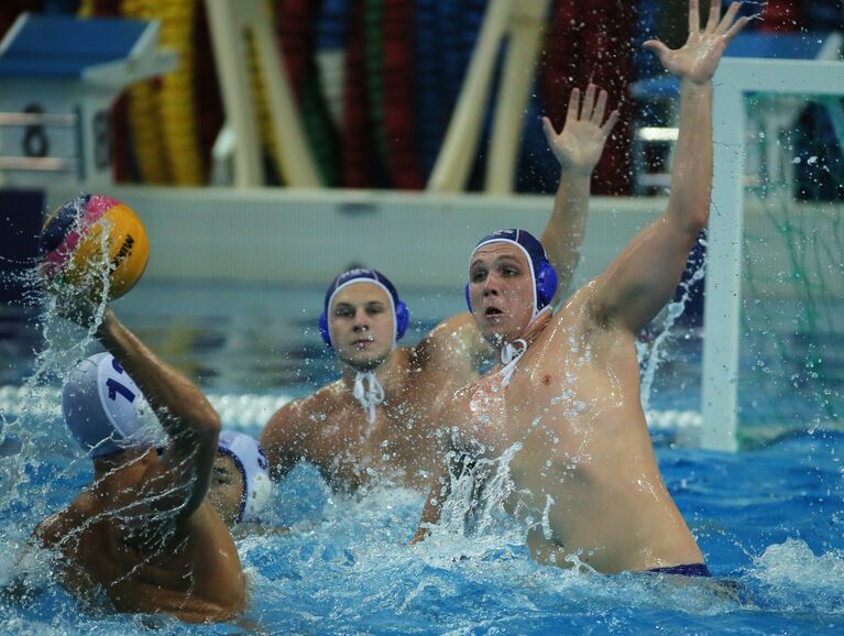 Игровой момент матча за 5-е место Суперфинала Мировой лиги по водному поло между сборными Казахстана и России Игровой момент матча за 5-е место Суперфинала Мировой лиги по водному поло между сборными Казахстана и России