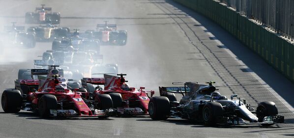 Пилоты во время гонки этапа Формулы-1 Гран-при Азербайджана