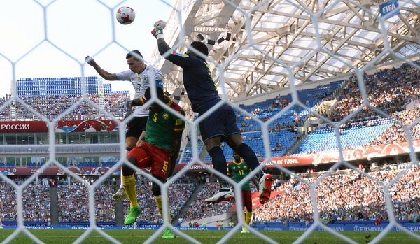 Игровой момент матча Германия - Камерун