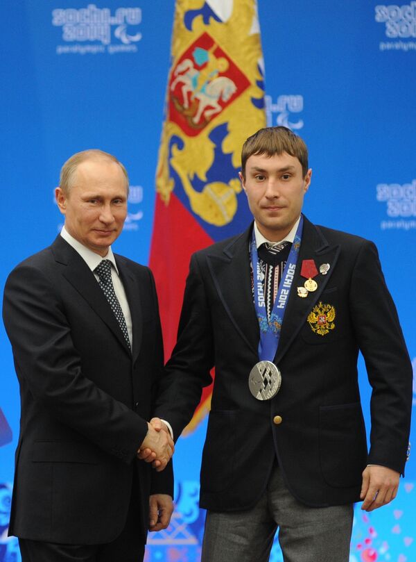 Владимир Путин (слева) и Андрей Двинянинов