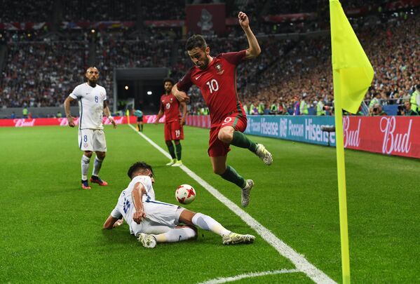 Игровой момент матча Португалия - Чили