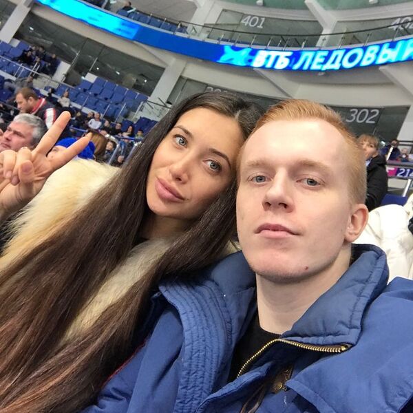 Хоккеист Александр Карпушкин с женой