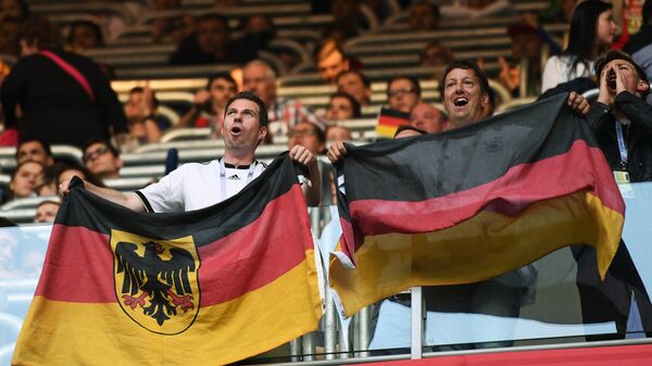 Немецкие болельщики перед началом финального матча Кубка конфедераций-2017 по футболу между сборными Чили и Германии