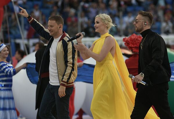 Слева направо: DJ Смеш, Полина Гагарина и Егор Крид