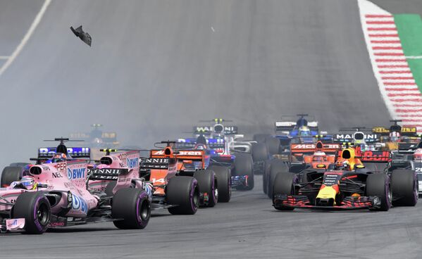 Пилоты во время гонки девятого этапа чемпионата Формулы-1 - Гран-при Австрии