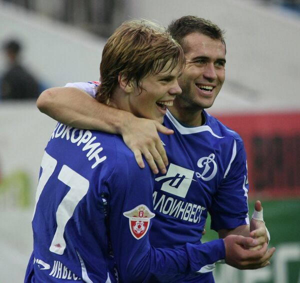 Футболисты московского Динамо Александр Кокорин и Александр Кержаков (слева направо) в октябре 2008 года