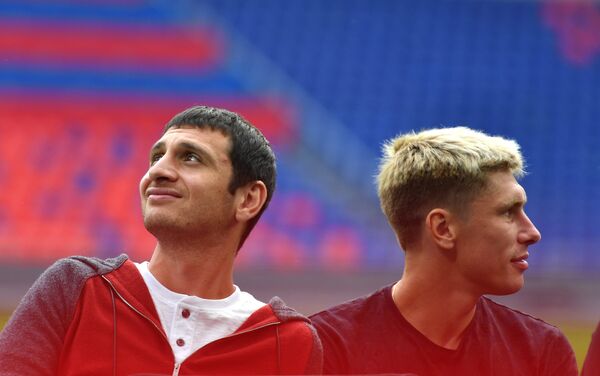 Футболисты ЦСКА Алан Дзагоев (слева) и Кирилл Набабкин