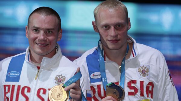 Российские прыгуны в воду Илья Захаров и Евгений Кузнецов (слева)