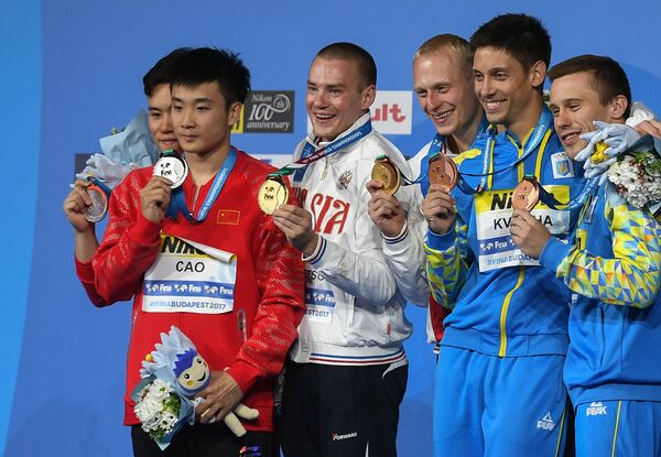 Се Сыи и Цао Юань (Китай) - серебряная медаль, Евгений Кузнецов и Илья Захаров (Россия) - золотая медаль, Илья Кваша и Олег Колодий (Украина) - бронзовая медаль (слева направо)