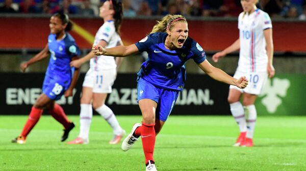 Нападающий женской сборной Франции по футболу Эжени Ле Сомме