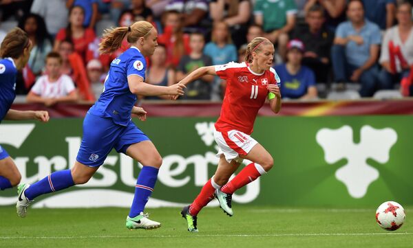 Игровой момент матча женского ЧЕ Швейцария - Исландия