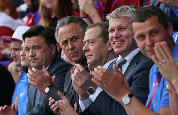 Андрей Воробьев, Виталий Мутко, Дмитрий Медведев, Павел Колобков и Юрий Борзаковский (слева направо)