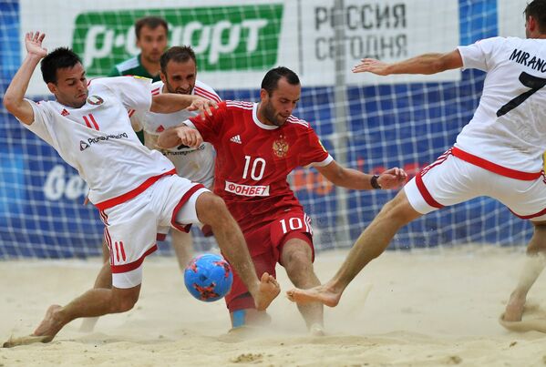 Игровой момент матча Россия - Белоруссия