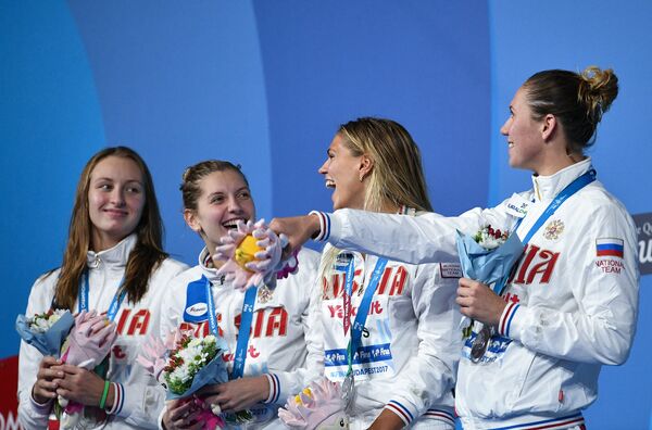 Вероника Попова, Светлана Чимрова, Юлия Ефимова, Анастасия Фесикова (слева направо)
