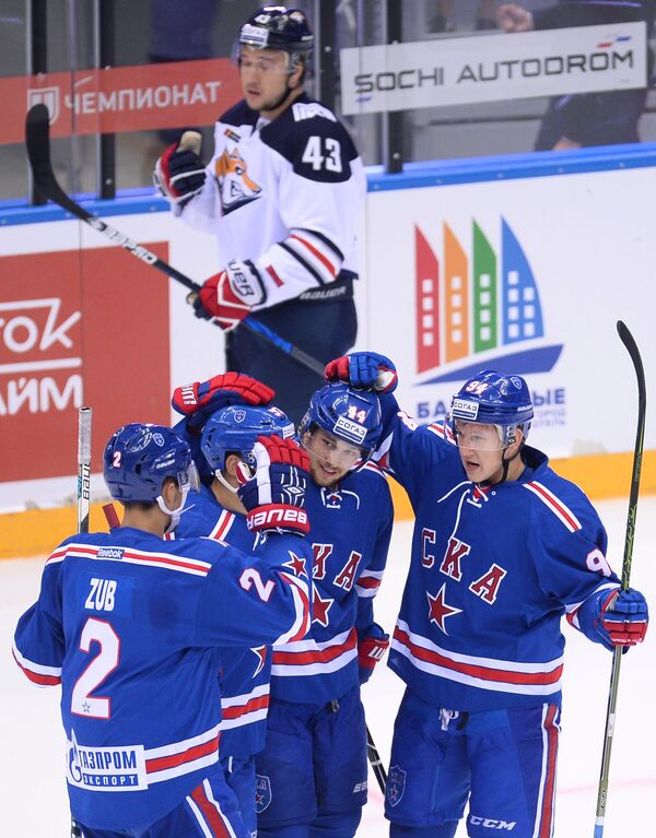 Хоккеисты СКА Артём Зуб, Егор Рыков, Егор Яковлев и Александр Барабанов (слева направо)
