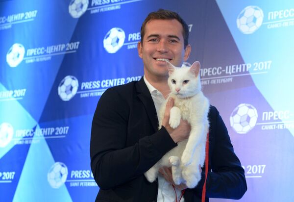Александр Кержаков с котом Ахиллом