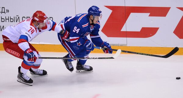 Защитник олимпийской сборной России Никита Нестеров (слева) и нападающий ХК СКА Александр Барабанов