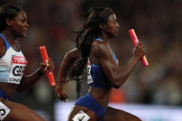 Спортсменка сборной США в финале эстафеты 4 по 100 метров