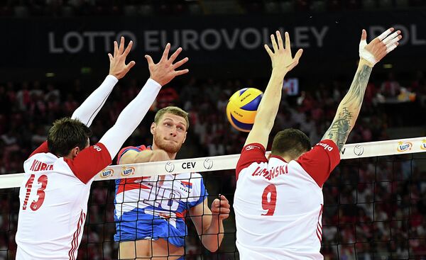 Игровой момент матча чемпионата Европы по волейболу Польша - Сербия