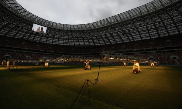 Система искусственного освещения на стадионе Лужники в Москве