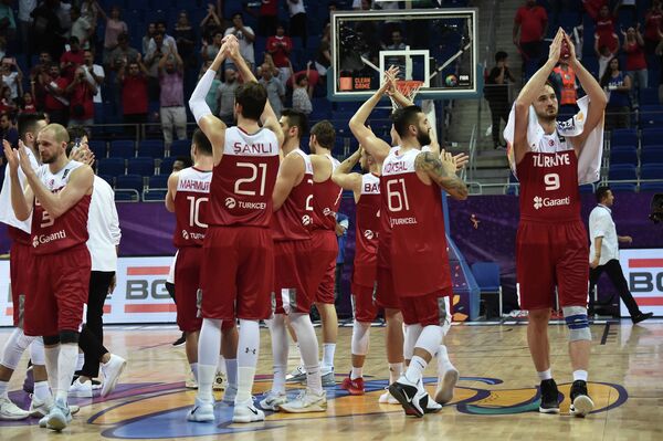 Баскетболисты сборной Турции