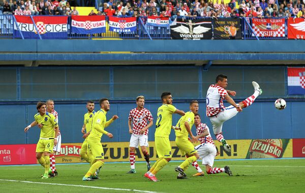 Игровой момент матча отборочного турнира чемпионата мира 2018 года между сборными Хорватии и Косово