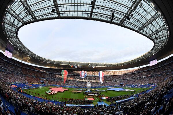 Матч чемпионата Европы по футболу Франция - Португалия на стадионе Стад де Франс