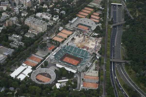 Вид на теннисный центр Ролан Гаррос, включающий в себя 24 корта