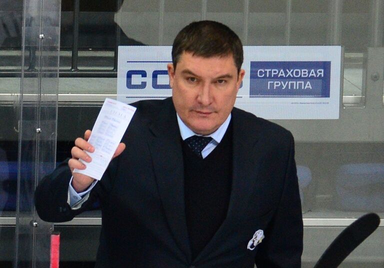 Главный тренер Трактора Анвар Гатиятулин Главный тренер Трактора Анвар Гатиятулин