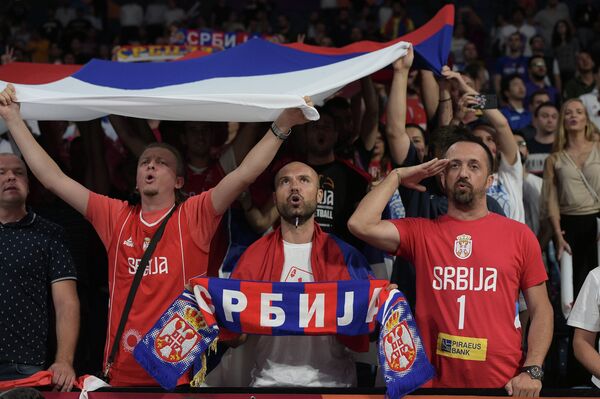 Болельщики сборной Сербии