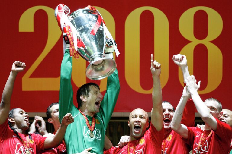 Футболисты Манчестер Юнайтед радуются победе в московском финале Лиги чемпионов в 2008 году