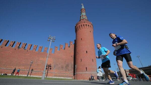Участники на дистанции Московского марафона 2017