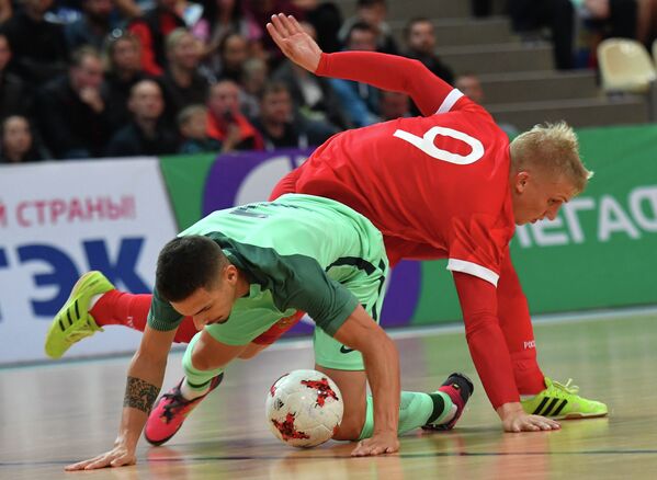 Игровой момент матча Россия - Португалия