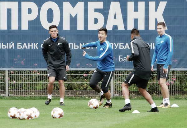 Игроки ФК Зенит Матиас Краневиттер, Себастьян Дриусси и Далер Кузяев (слева направо)