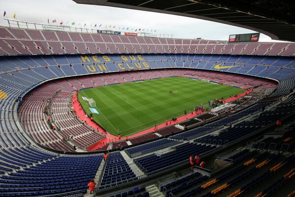 Стадион Камп Ноу перед началом матча седьмого тура чемпионата Испании между Барселоной и Лас-Пальмасом