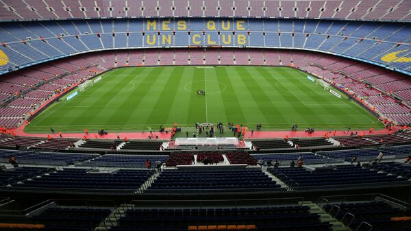 Стадион Камп Ноу перед началом матча седьмого тура чемпионата Испании между Барселоной и Лас-Пальмасом
