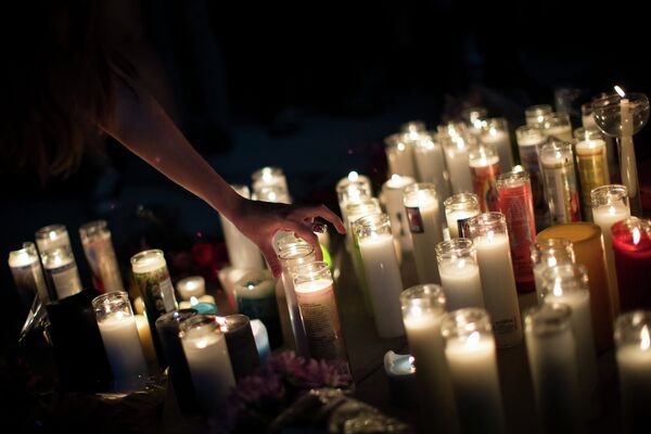 Свечи в память погибшим после стрельбы в Лас-Вегасе