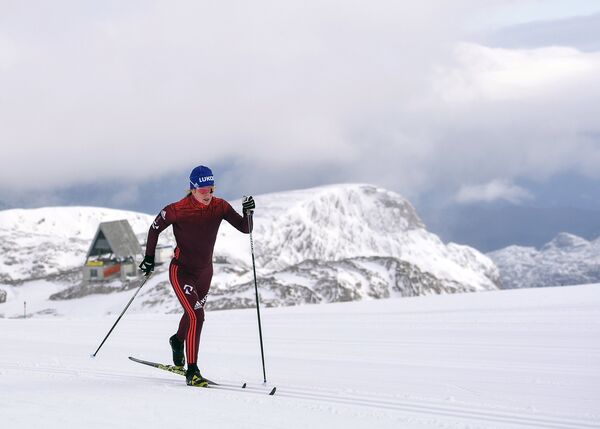 Российская Российская лыжница Юлия Чекалёва на тренировке на леднике Дахштайн в Австриина тренировке на леднике Дахштайн в Австрии