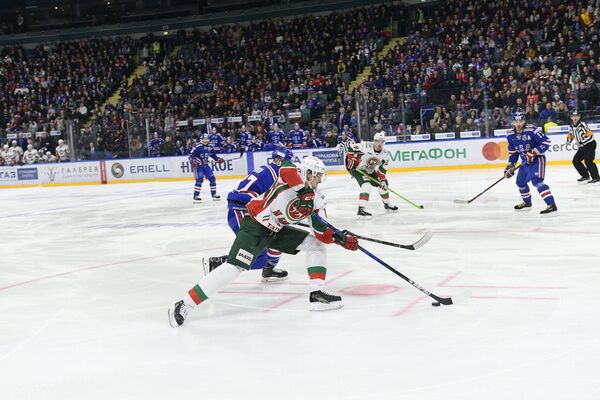 Игровой момент матча регулярного чемпионата КХЛ между петербургским СКА и казанским Ак Барсом