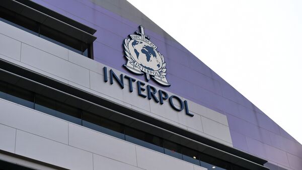Логотип Интерпола
