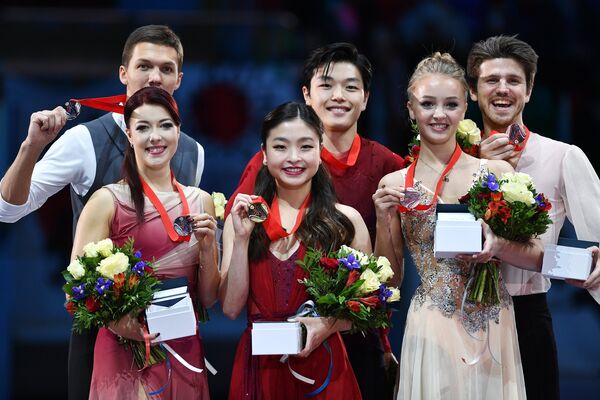 Екатерина Боброва и Дмитрий Соловьев, Майя Шибутани и Алекс Шибутани, Александра Степанова и Иван Букин (слева направо)