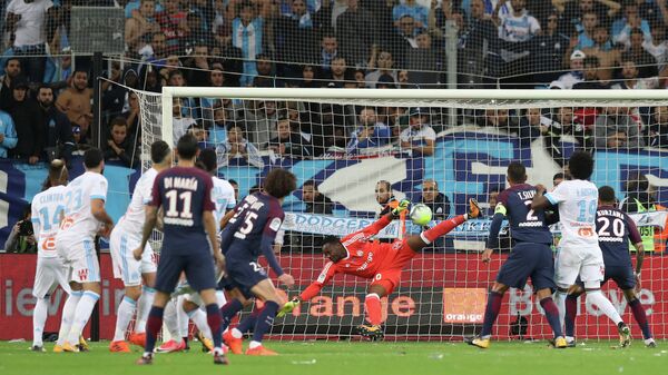 Игровой момент матча чемпионата Франции по футболу Марсель - Пари Сен-Жермен