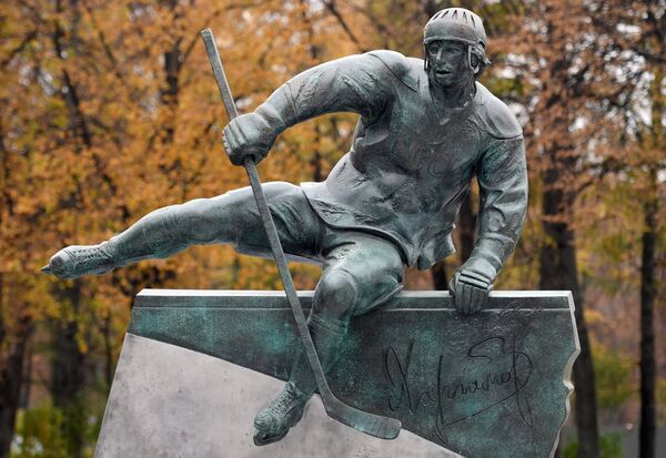 Открытие памятника советскому хоккеисту В. Харламову