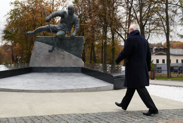 Открытие памятника советскому хоккеисту Валерию Харламову