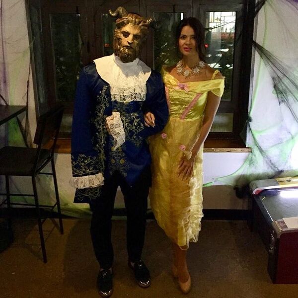 Дмитрий Орлов с супругой Варварой в образе героев сказки Красавица и чудовище