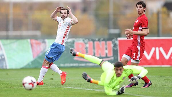 Игровой момент матча отборочного турнира чемпионата Европы 2019 года между молодежными сборными Армении и России